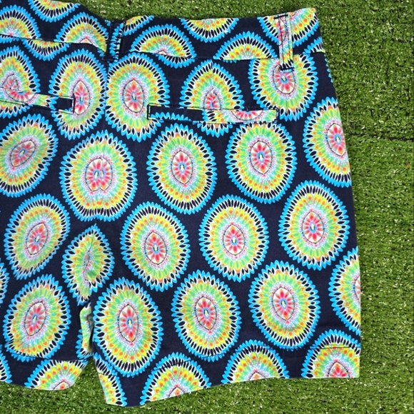CROWN & IVY | 98% COTTON BLEND PREPPY PEACOCK FLORAL SHORTS - Picture 8 of 13